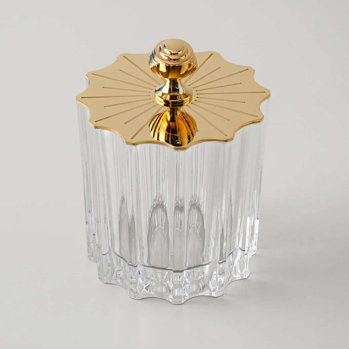 Box alta in cristallo con coperchio in stile Art Deco placcato oro