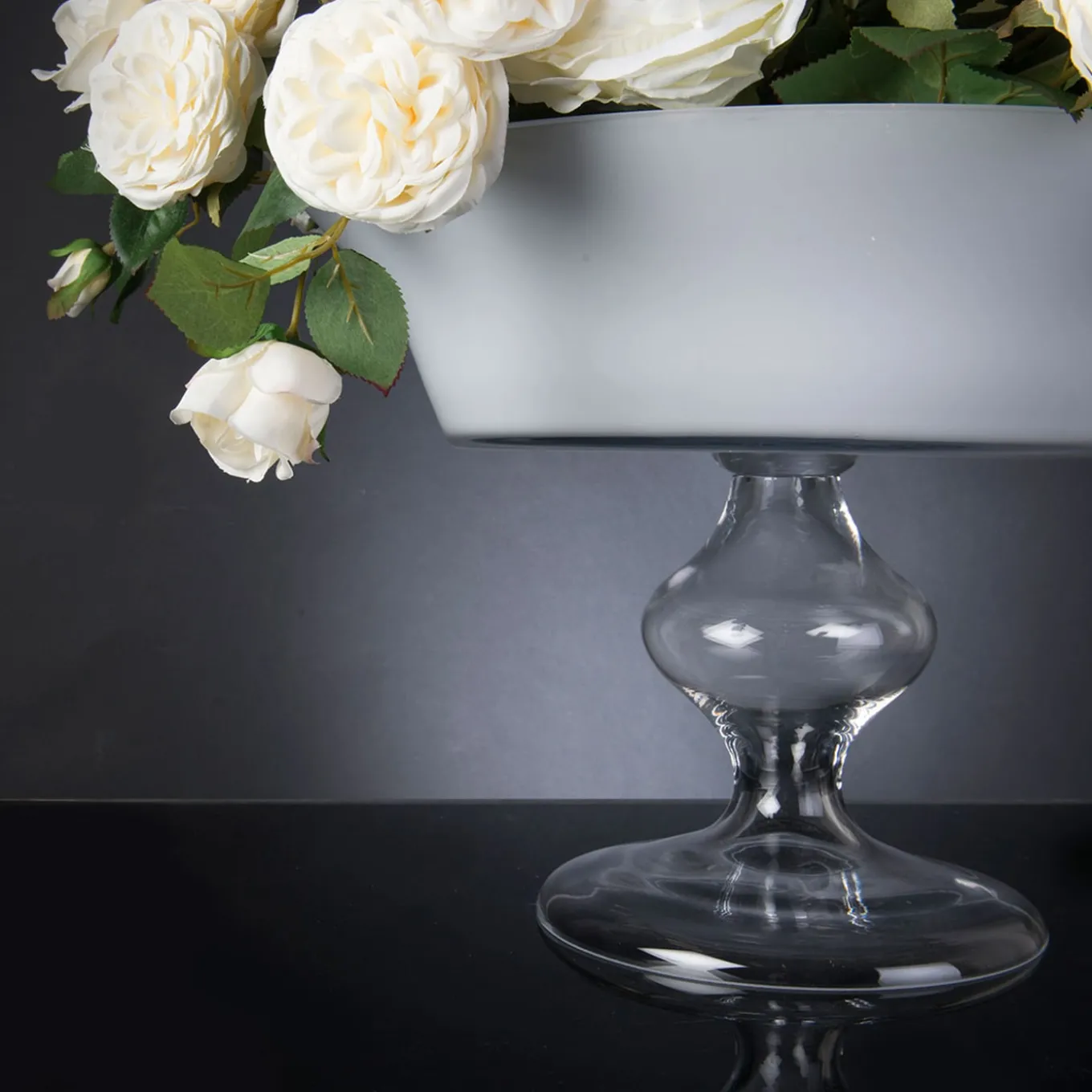 Camilla Roses Composizione floreale finta con vaso