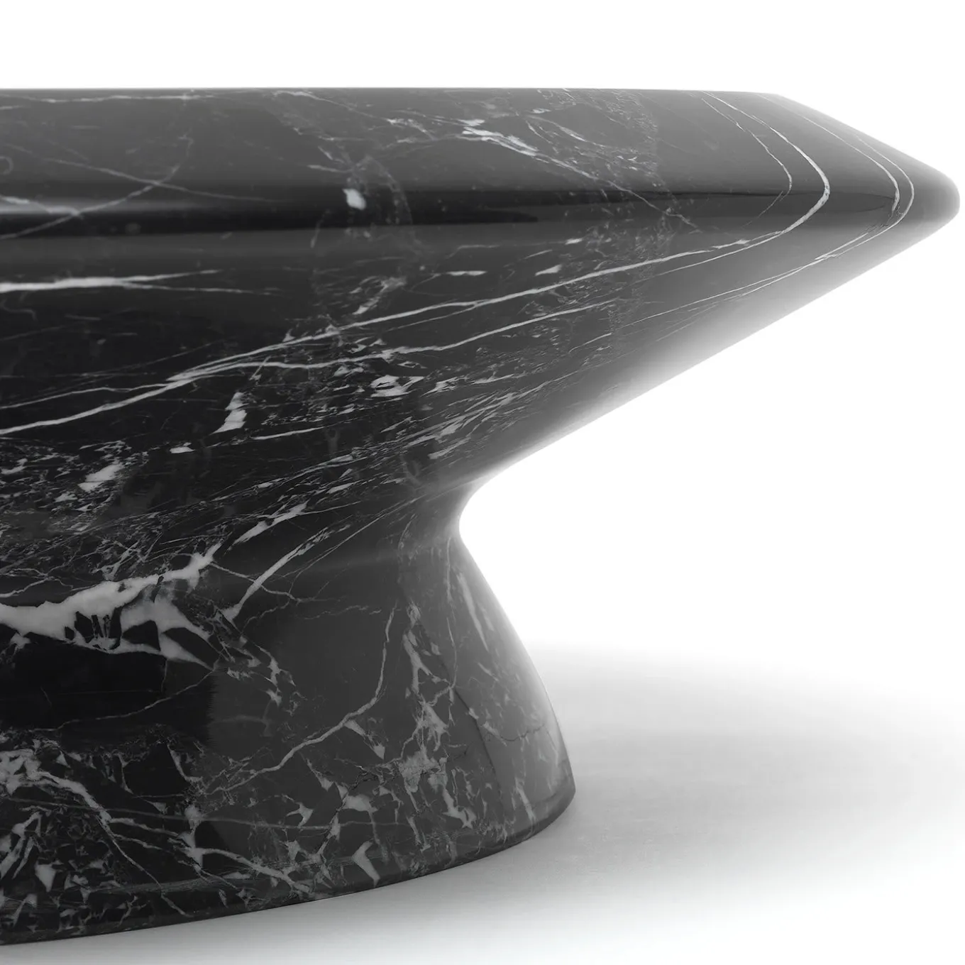 Centrotavola Amaltea nero antico di Ivan Colominas