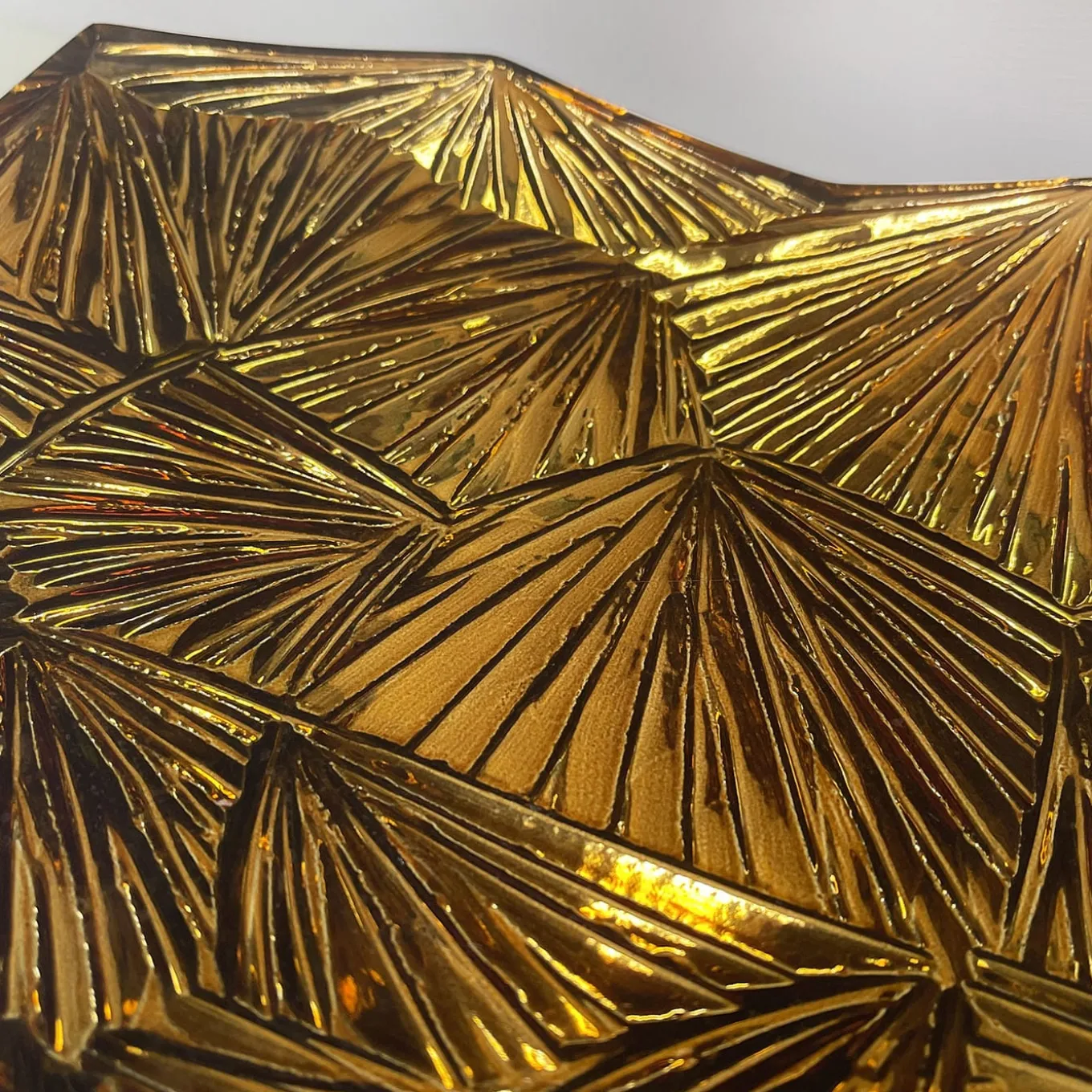 Centrotavola artistico in ambra e cristallo dorato