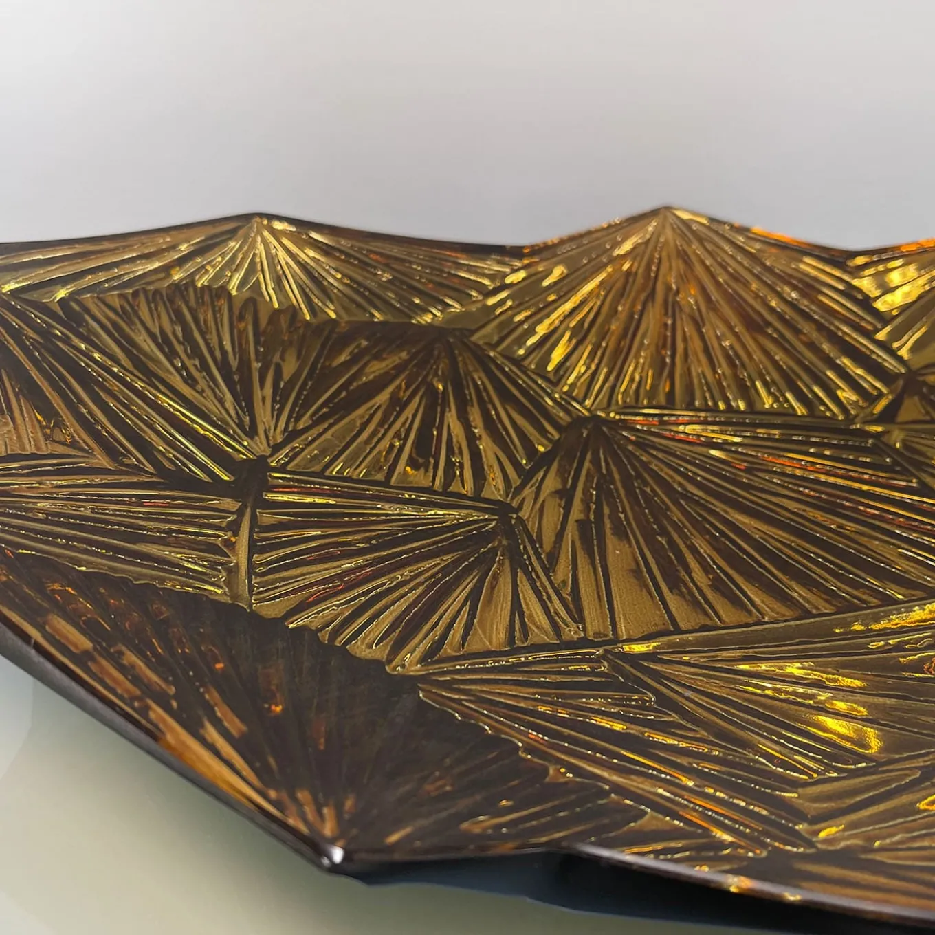 Centrotavola artistico in ambra e cristallo dorato