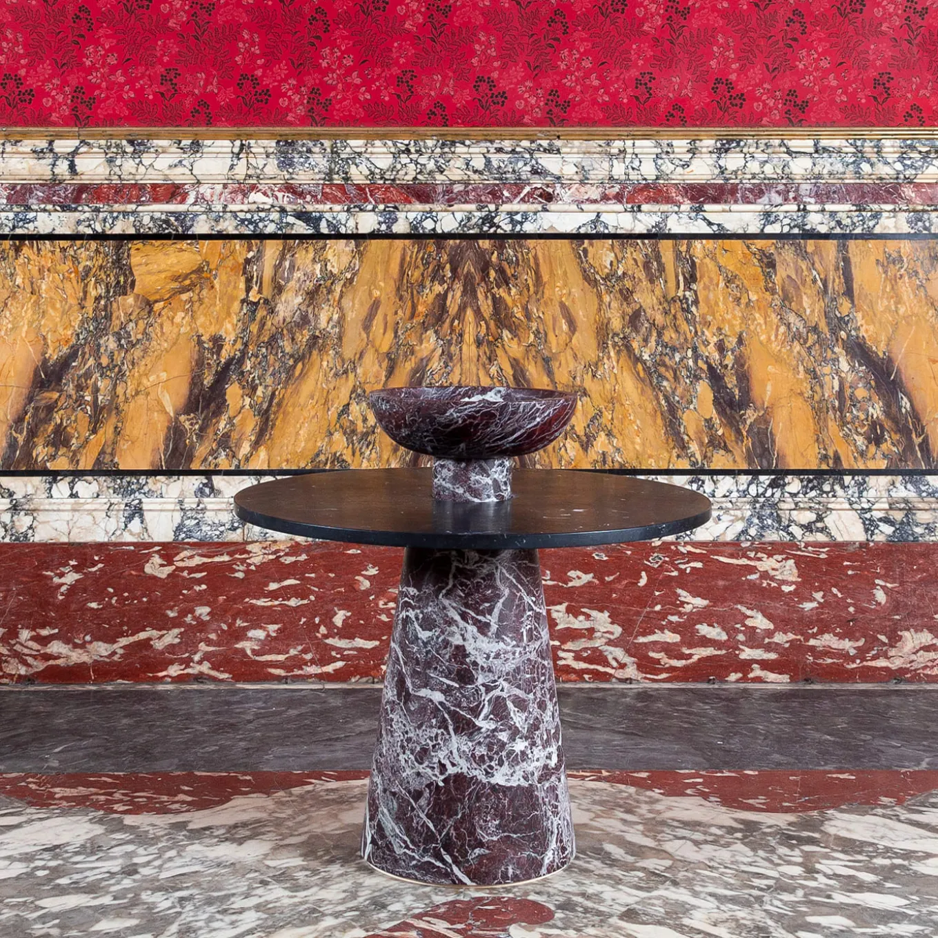 Centrotavola Inside Out Red Levanto di Karen Chekerdjian
