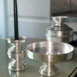 Centrotavola scultoreo in ottone placcato argento