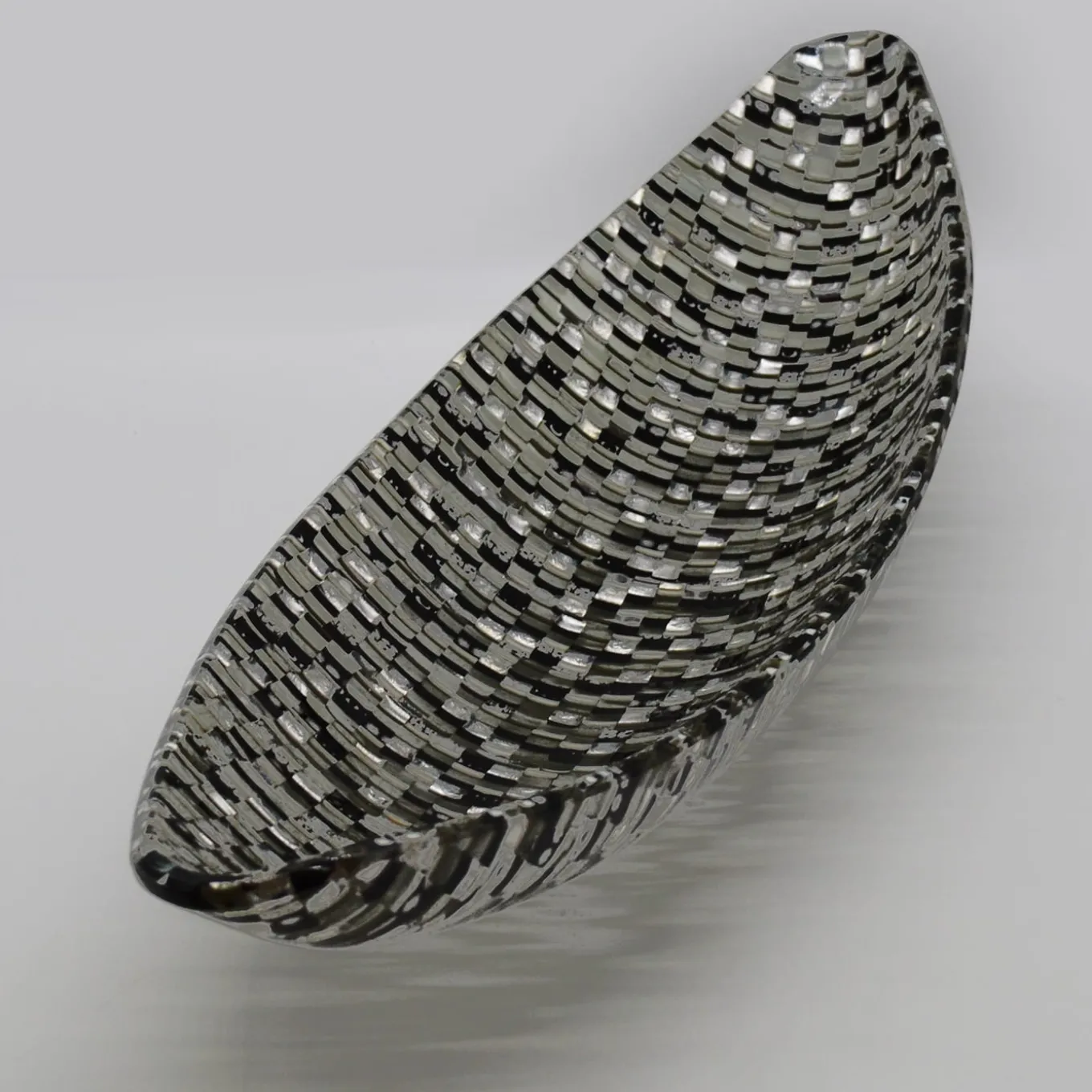 Ciotola centrotavola in vetro di Murano bianco e nero Gondola Sunshine