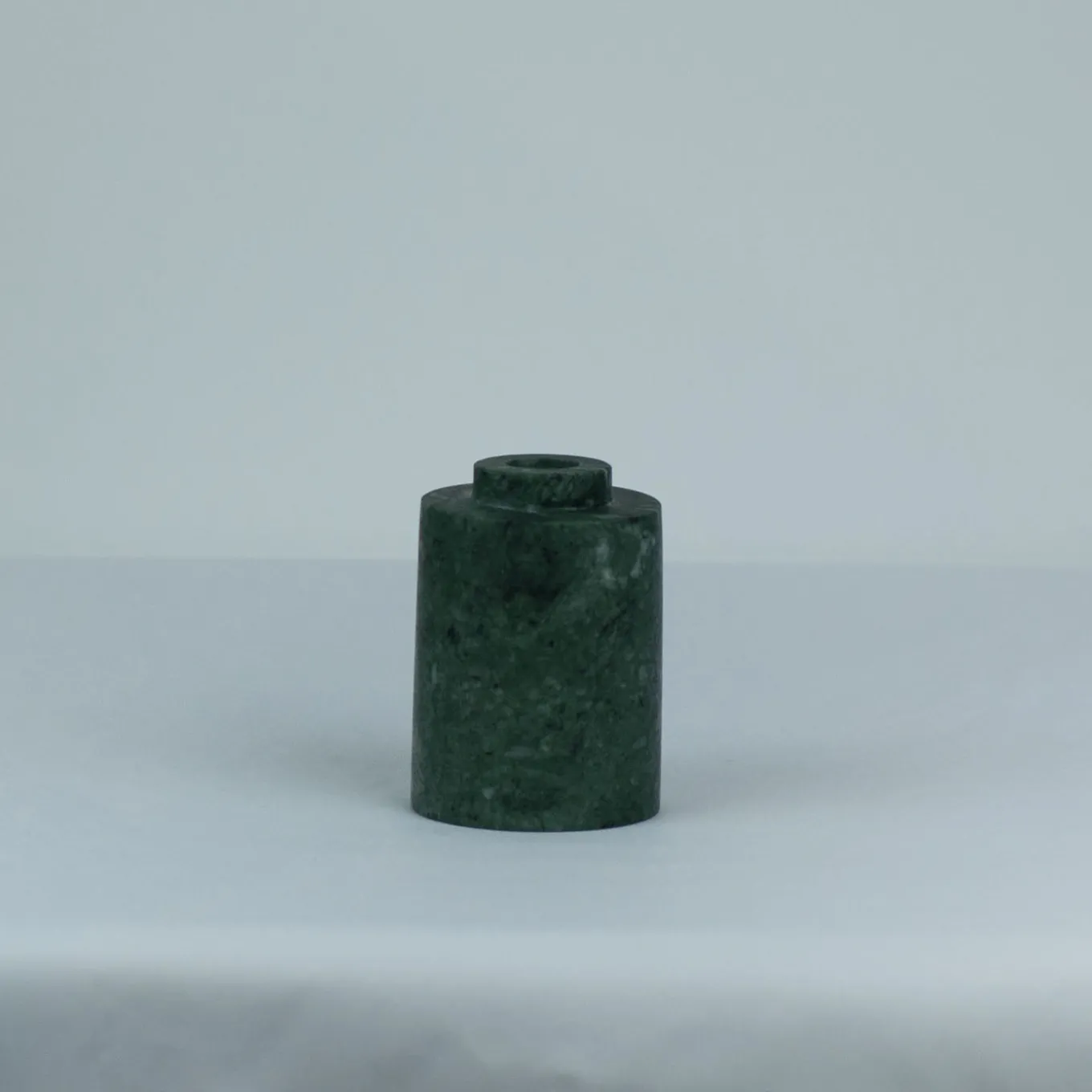 Com portacandela cilindrico in marmo verde Guatemala