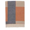 Coperta arancione con frange e motivi intrecciati