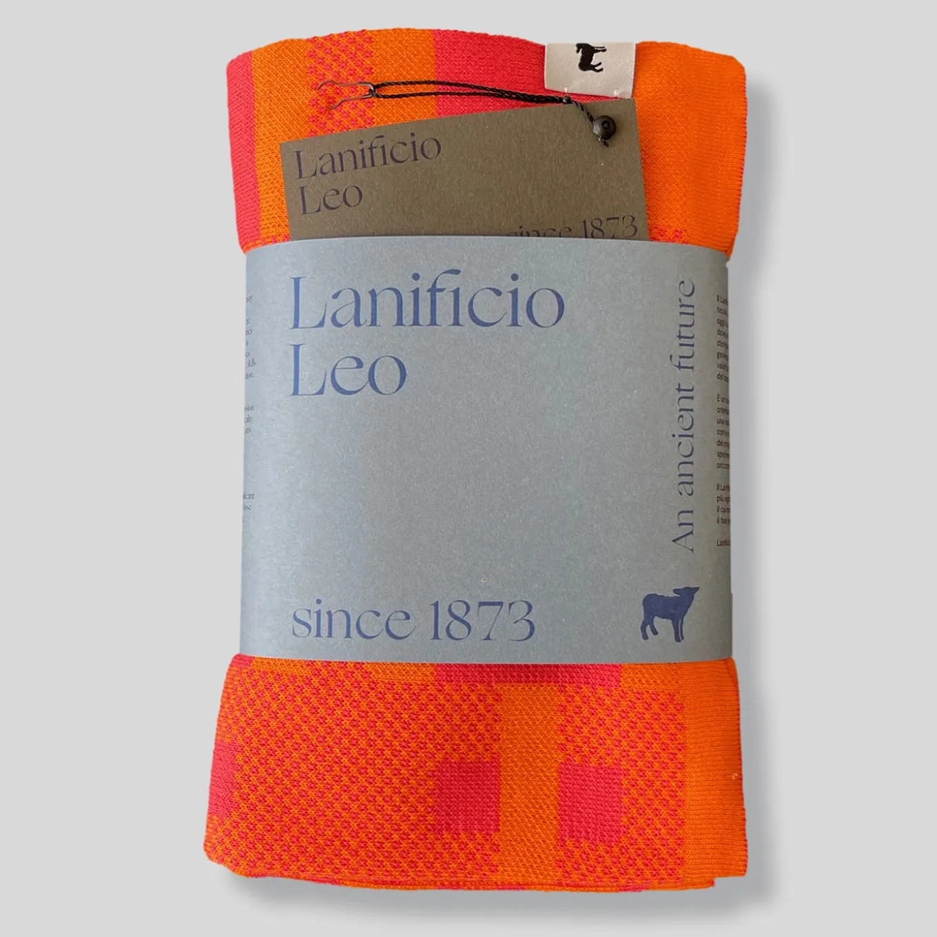 Coperta arancione Plusminus Bio di Angela Lorenz