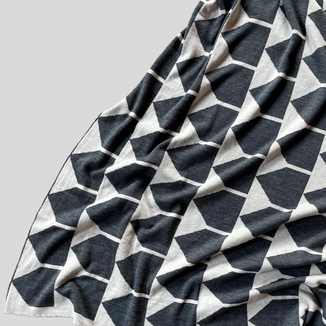 Coperta Archetipo bianco/nero di Makeyourhome + Walter Terruso