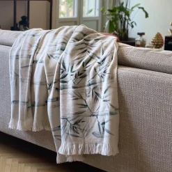 Coperta di bambù dipinta a mano con frange bianche e nere
