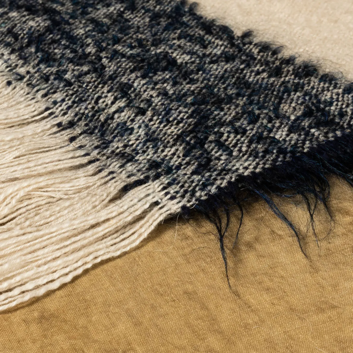 Coperta Druig con frange beige e blu