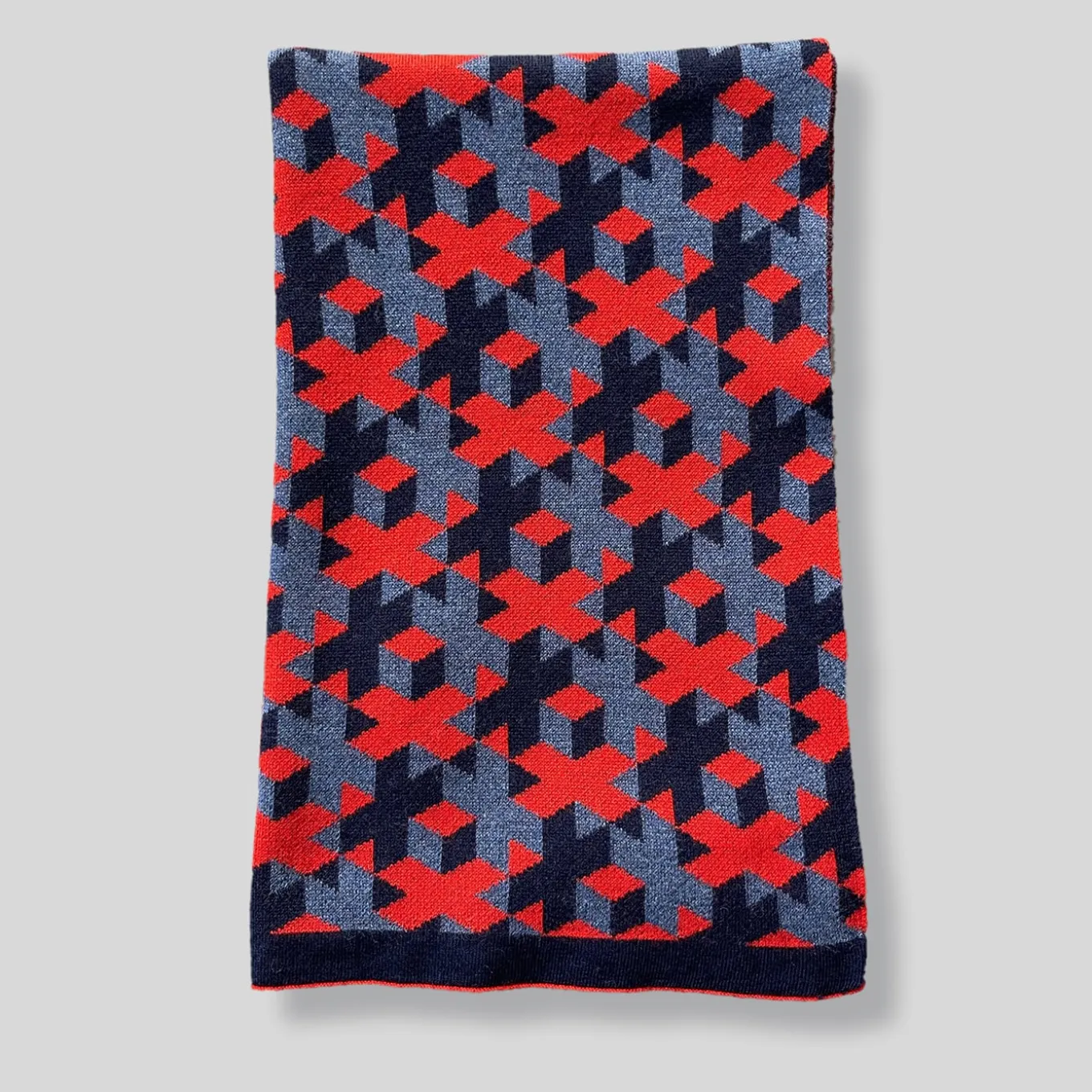 Coperta Plaid Lana 01 a motivi rossi e grigi di Giulio Iacchetti