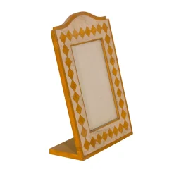 Cornice gialla