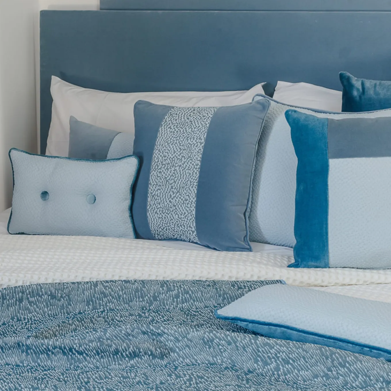 Cuscino Carrè Bis blu in Velluto di Lino e Tessuto Jacquard