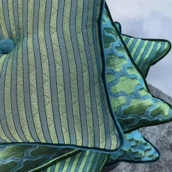 Cuscino Emerald Carré in tessuto jacquard a righe e velluto di seta