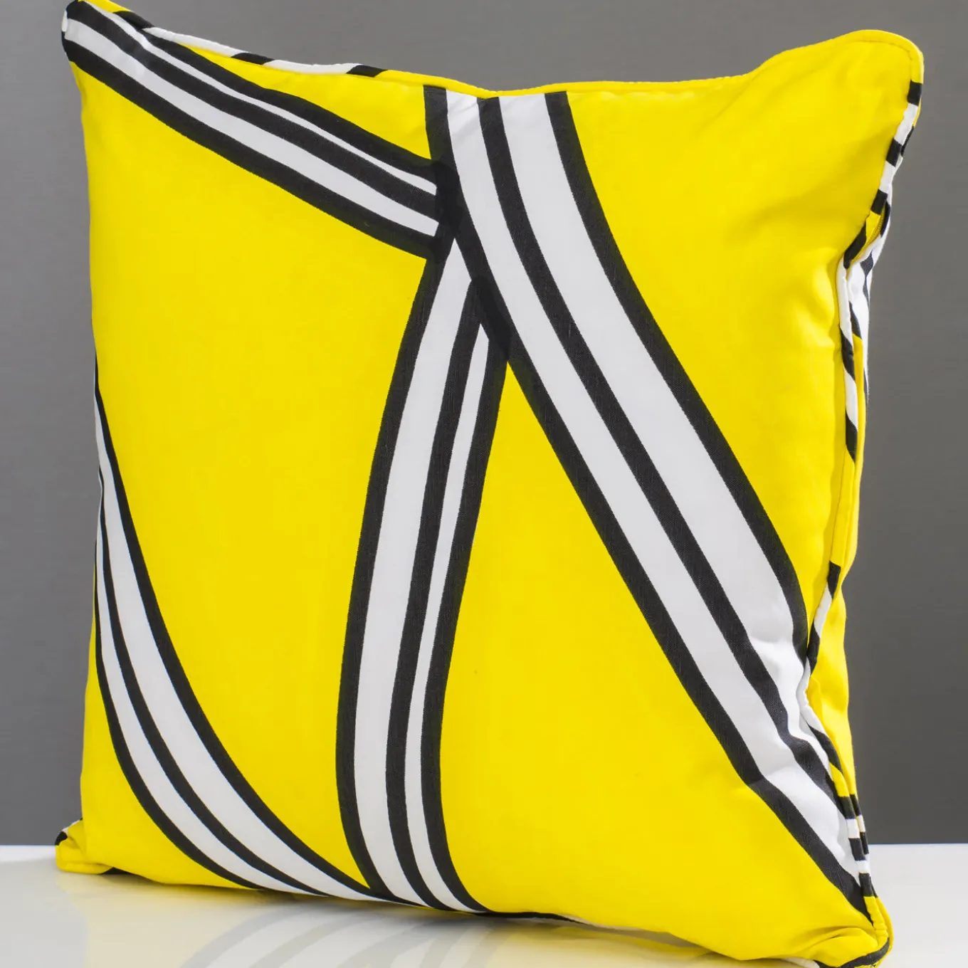 Cuscino giallo Tria