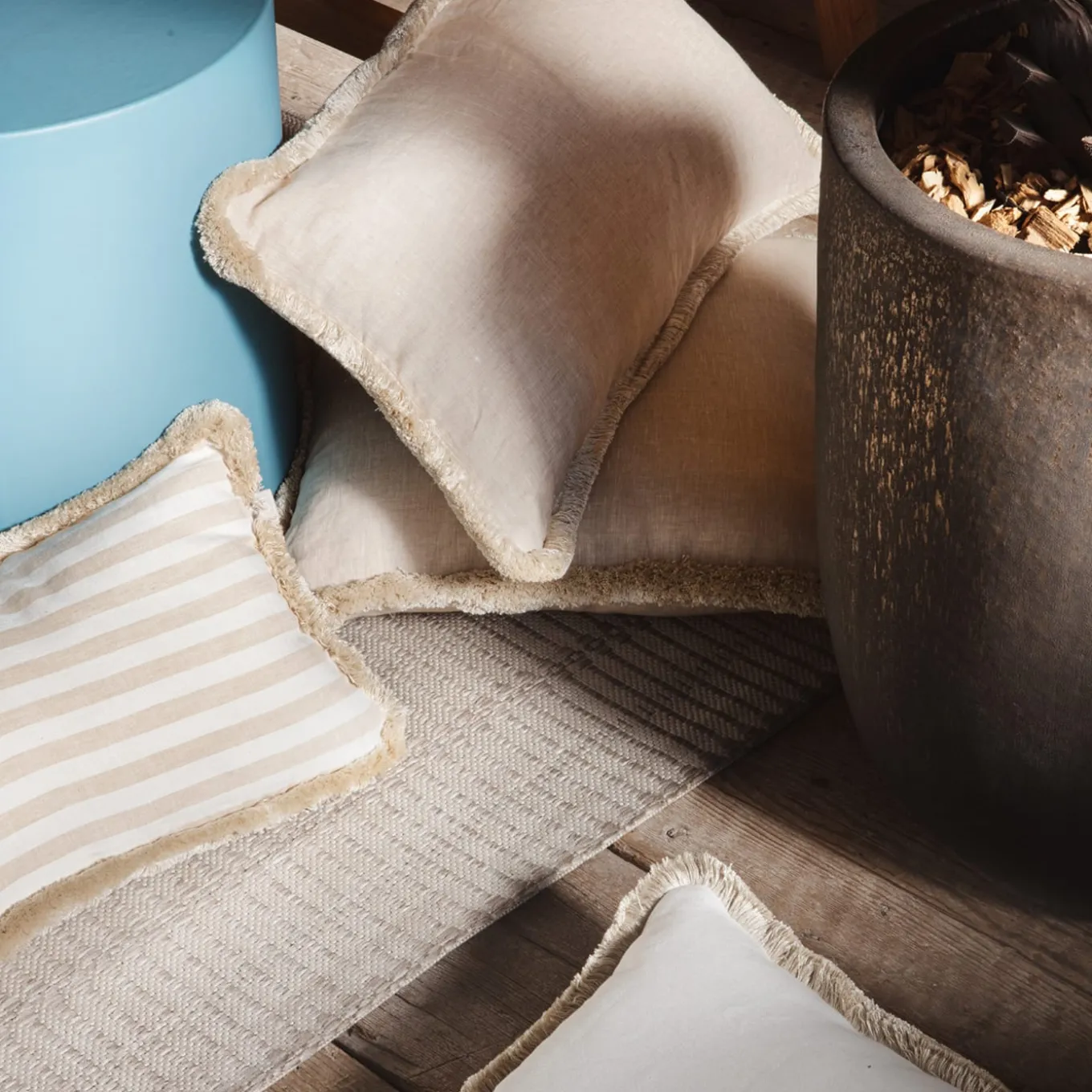 Cuscino in lino Happy bianco con frange beige