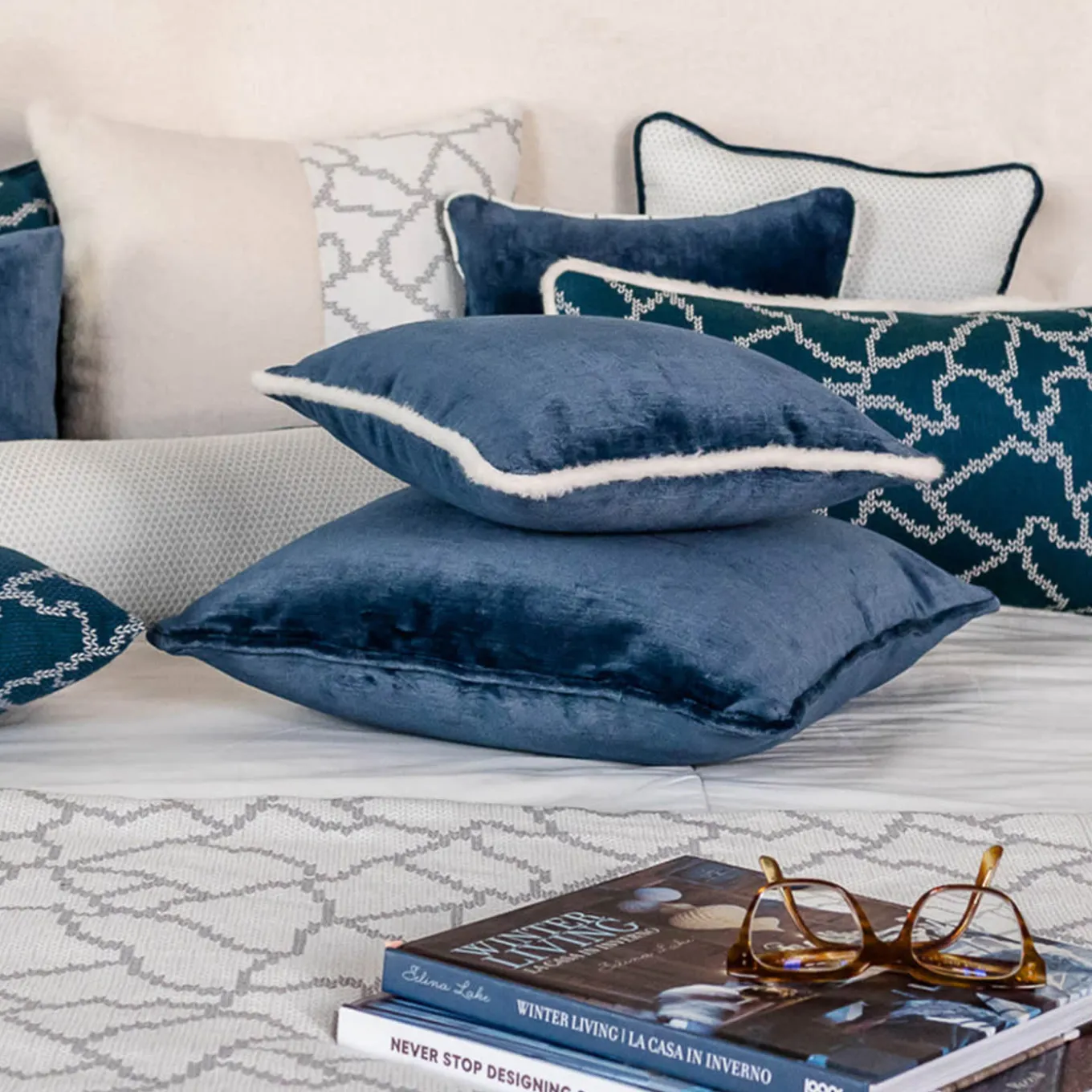 Cuscino in velluto Carré di lino blu e tessuto jacquard