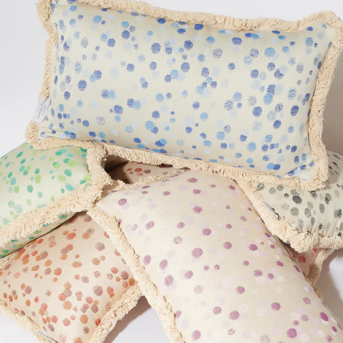 Cuscino piccolo con frange color caramello e marrone