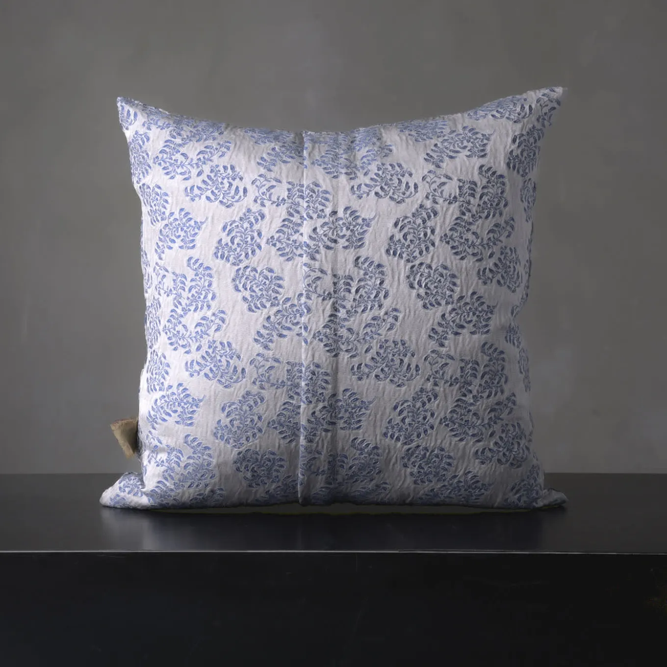 Cuscino quadrato Murcia in jacquard floreale argentato e blu