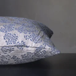 Cuscino quadrato Murcia in jacquard floreale argentato e blu