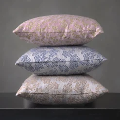 Cuscino quadrato Murcia in jacquard floreale argentato e blu