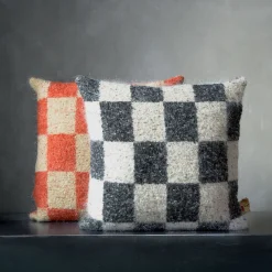 Cuscino quadrato Ronce a scacchi bianchi e neri in mohair