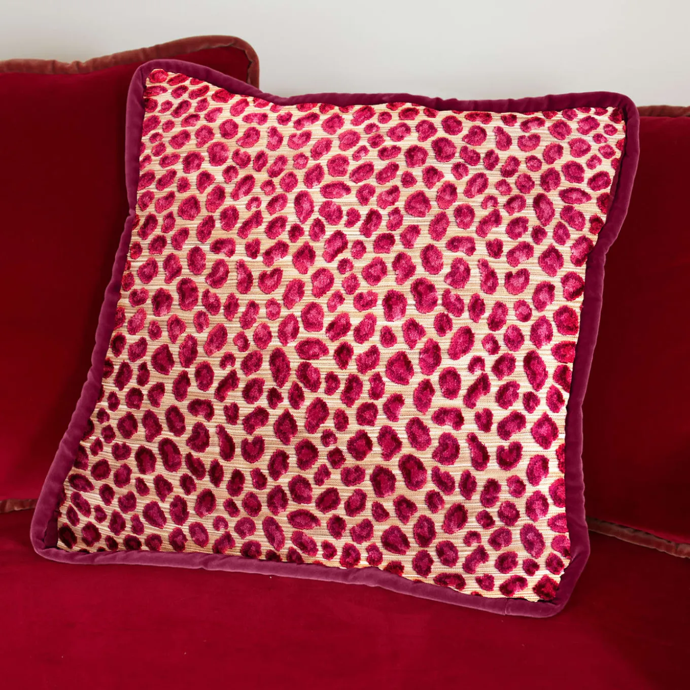 Cuscino reversibile in velluto Couture rosso e leopardo Glam