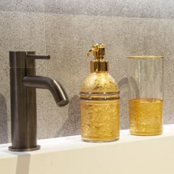 Dispenser di sapone in vetro con base ispirata a Michelangelo