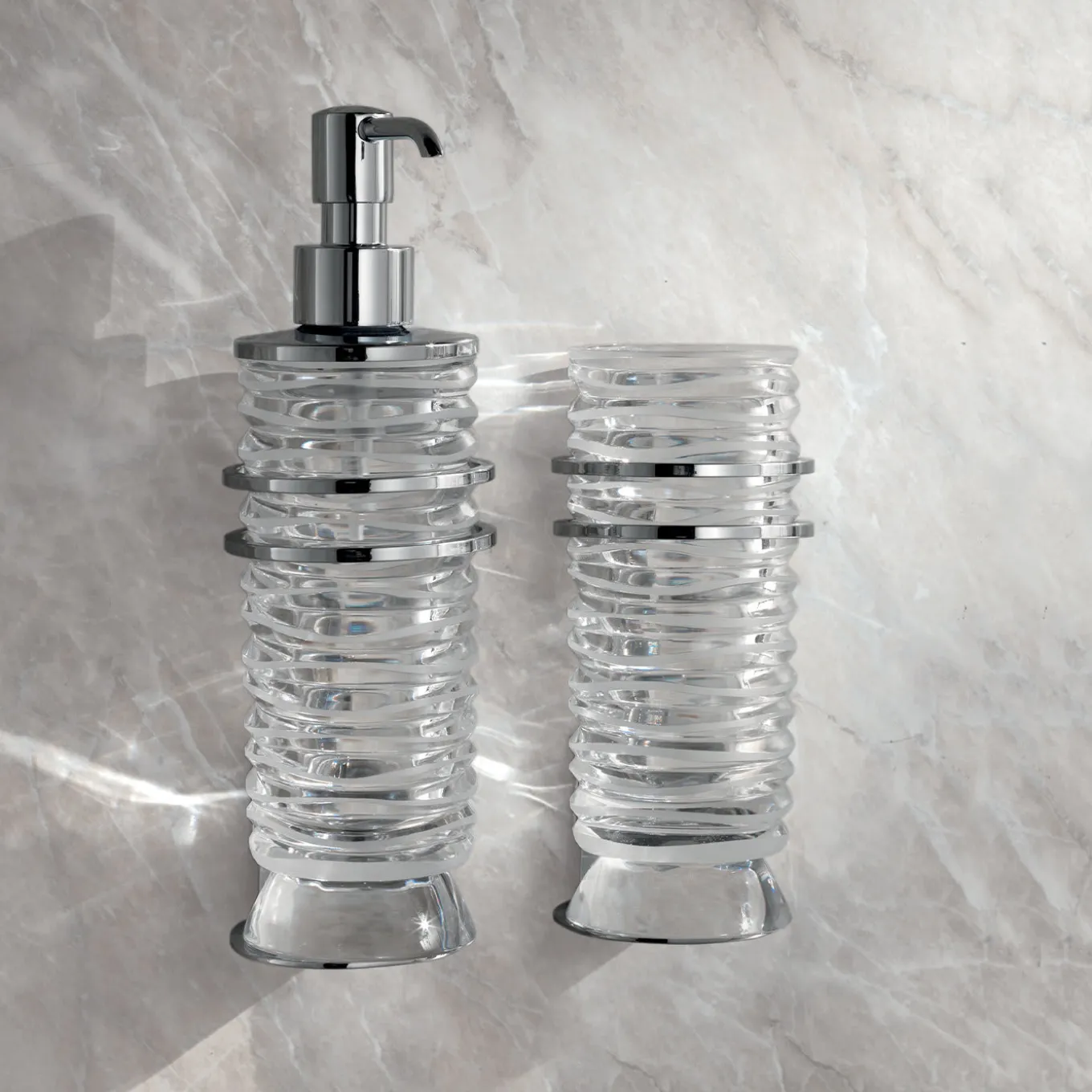 Dispenser per sapone con motivo a onda