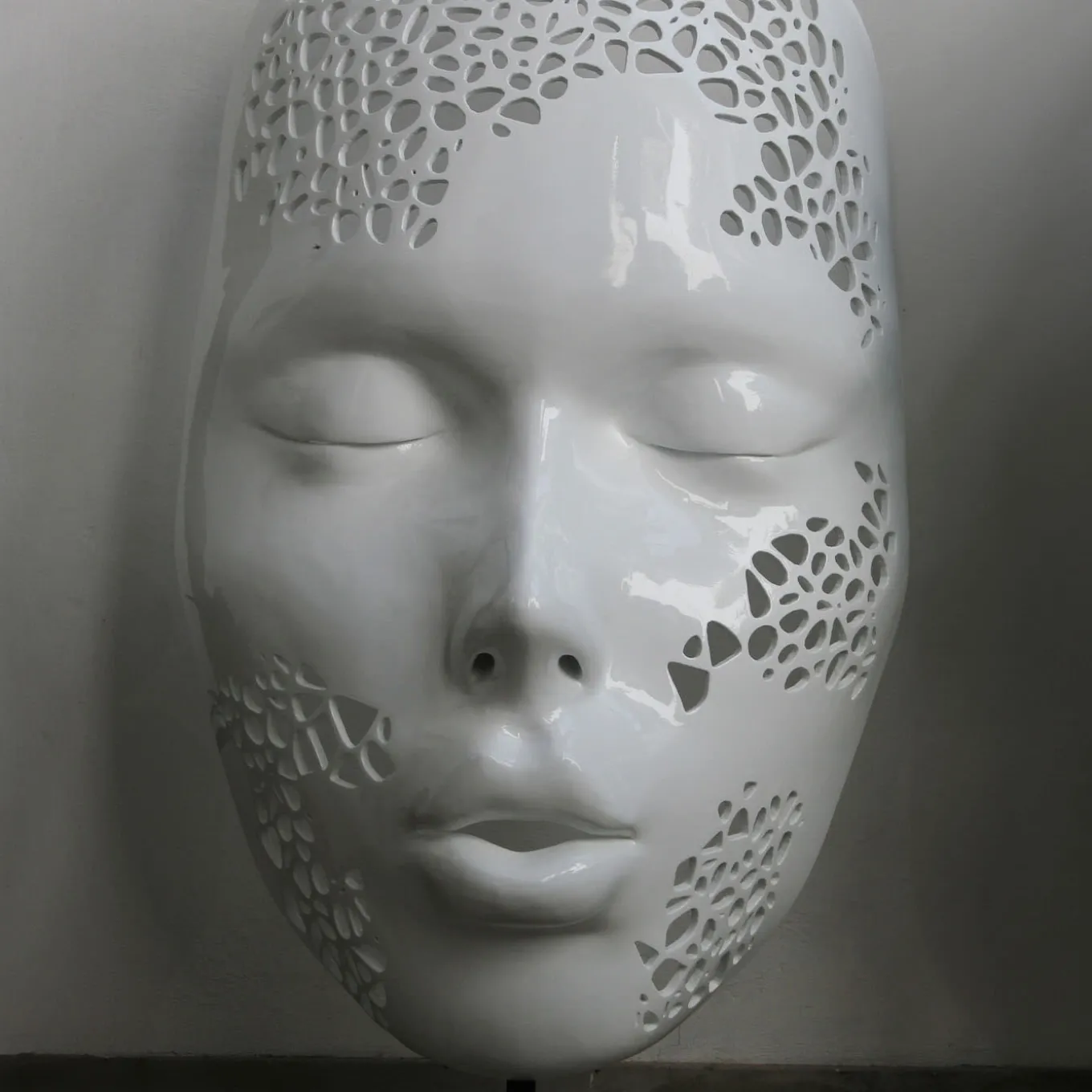 Donna MASCHERATI Scultura Bianca