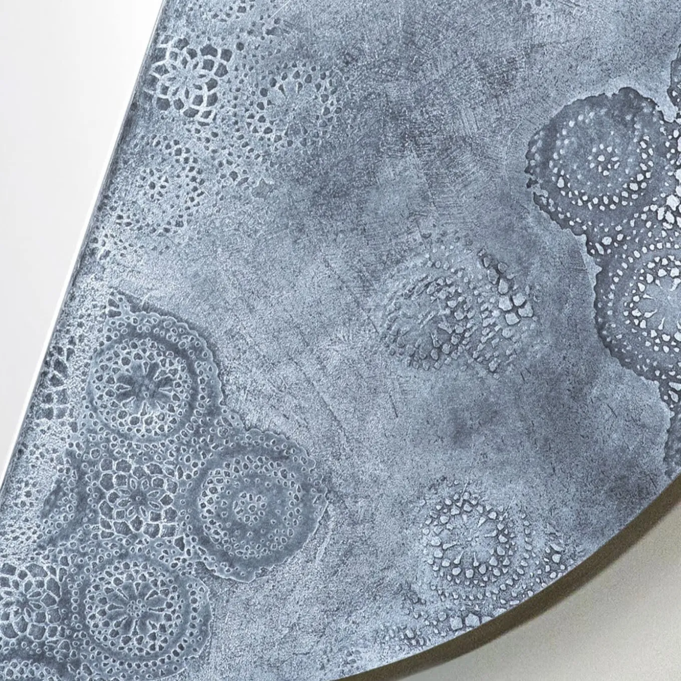 Eclisse Specchio Tondo Decorato Con Resina Spatolata Color Argento