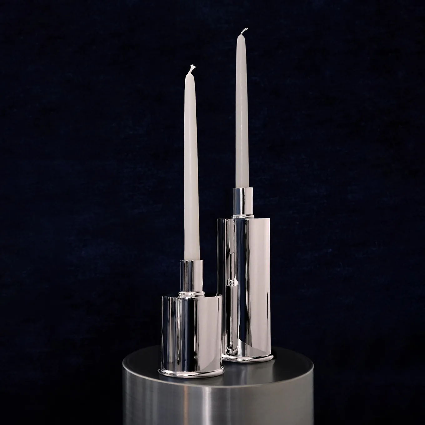 Elegante portacandele alto in argento placcato
