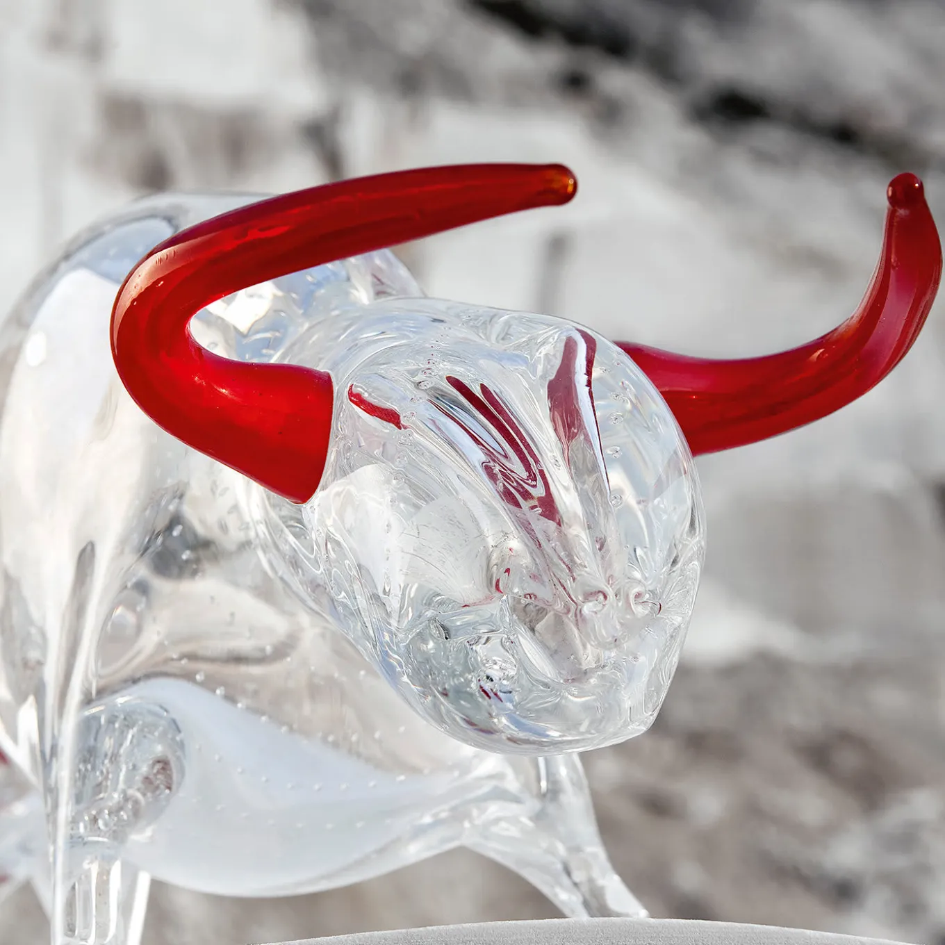 Figurina di toro in vetro grande