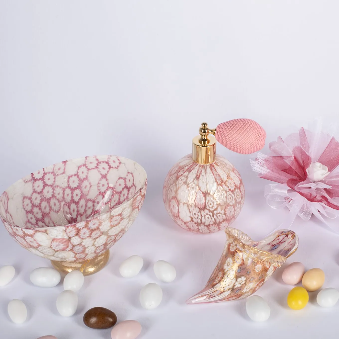 Flacone spray di profumo in oro 24 carati e murrine rosa