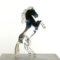Grande cavallo da riproduzione in vetro nero