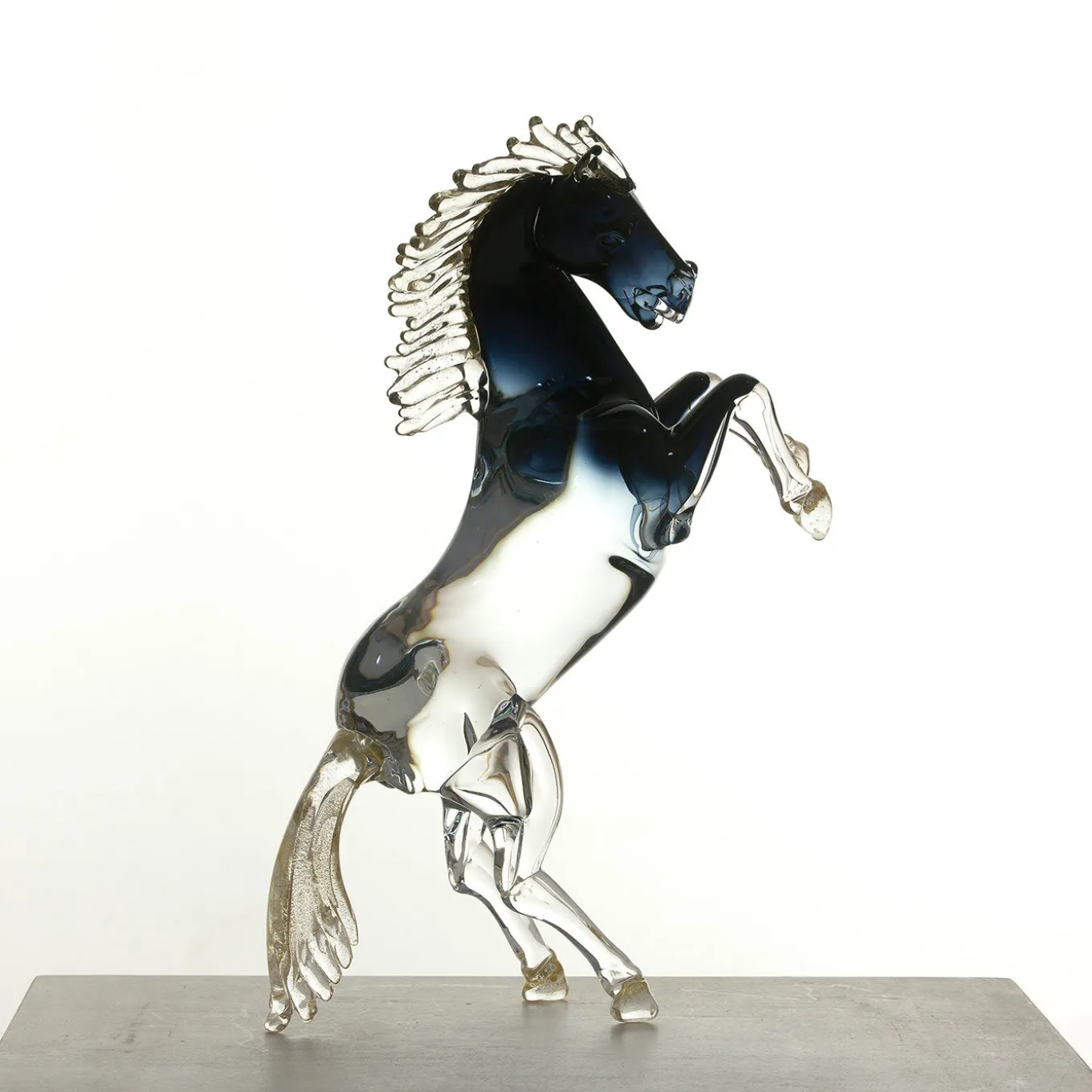 Grande cavallo da riproduzione in vetro nero