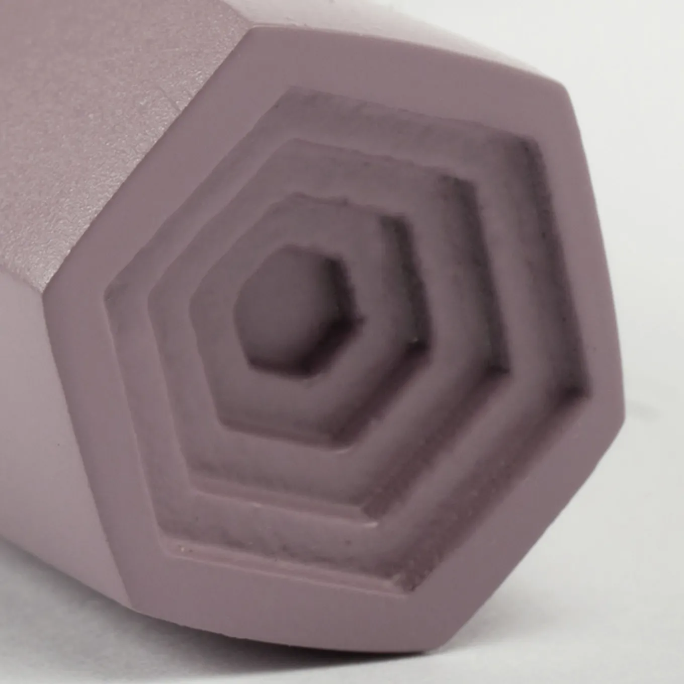 Maniglia Prisma Matte Lilac di Nicole Valenti