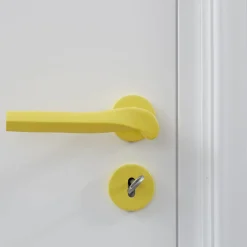 Maniglia Prisma Matte Yellow di Nicole Valenti