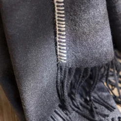 Melrose Coperta piccola con frange nere