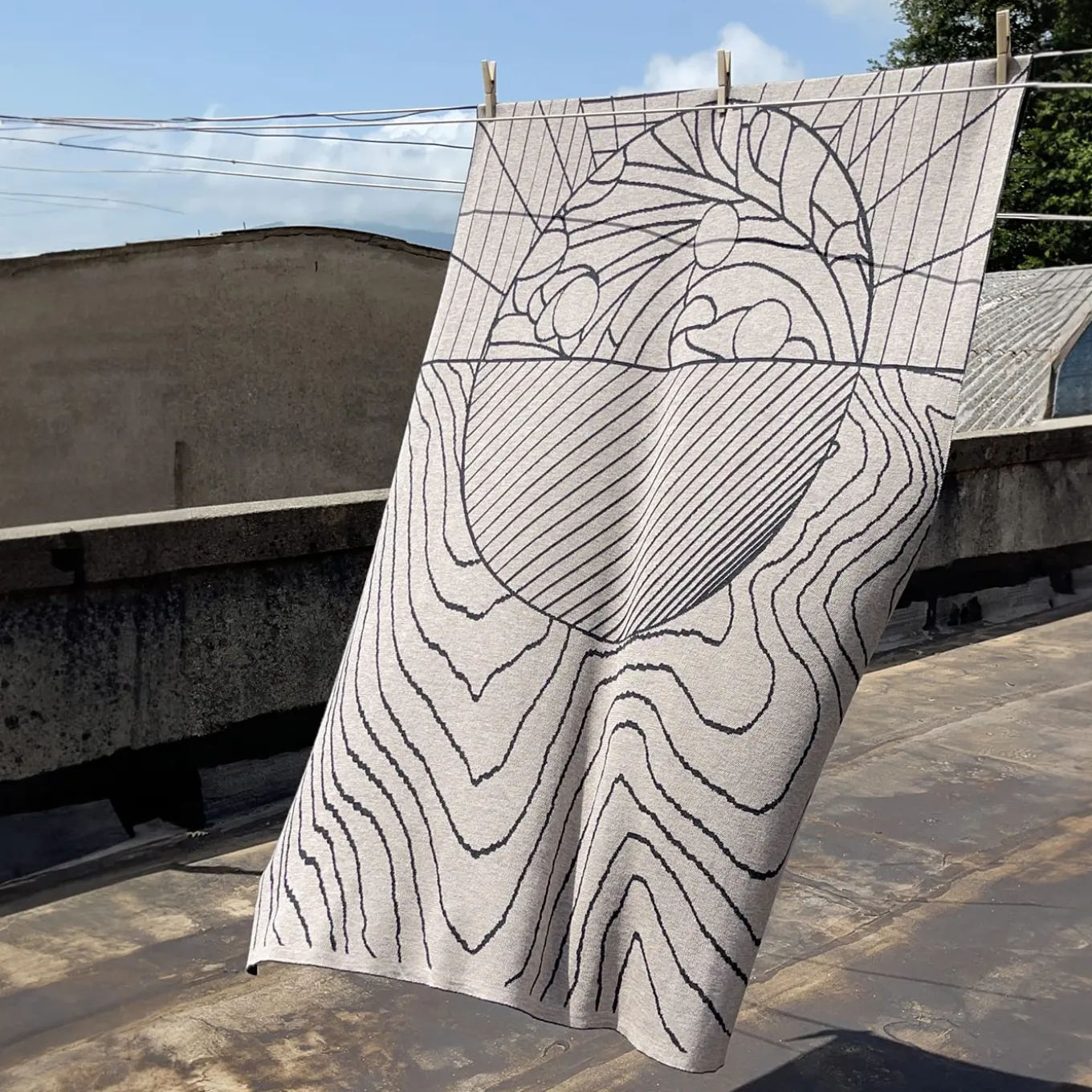 Pensieri 1 Arazzo/coperta grigio di Luca de Bona
