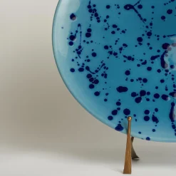 Piatto decorativo in ceramica celeste e blu