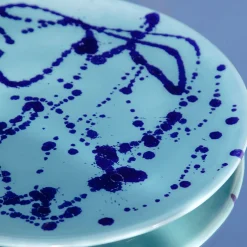 Piatto decorativo in ceramica celeste e blu