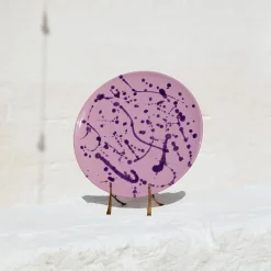 Piatto decorativo in ceramica lilla e viola