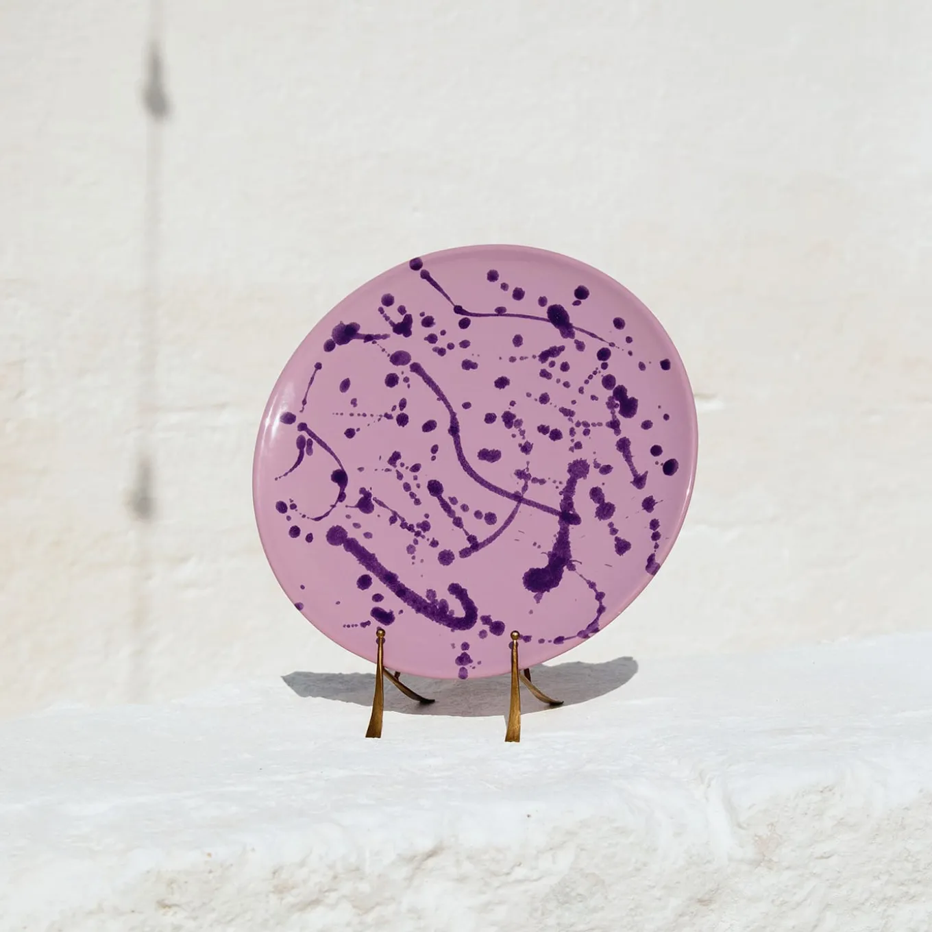 Piatto decorativo in ceramica lilla e viola
