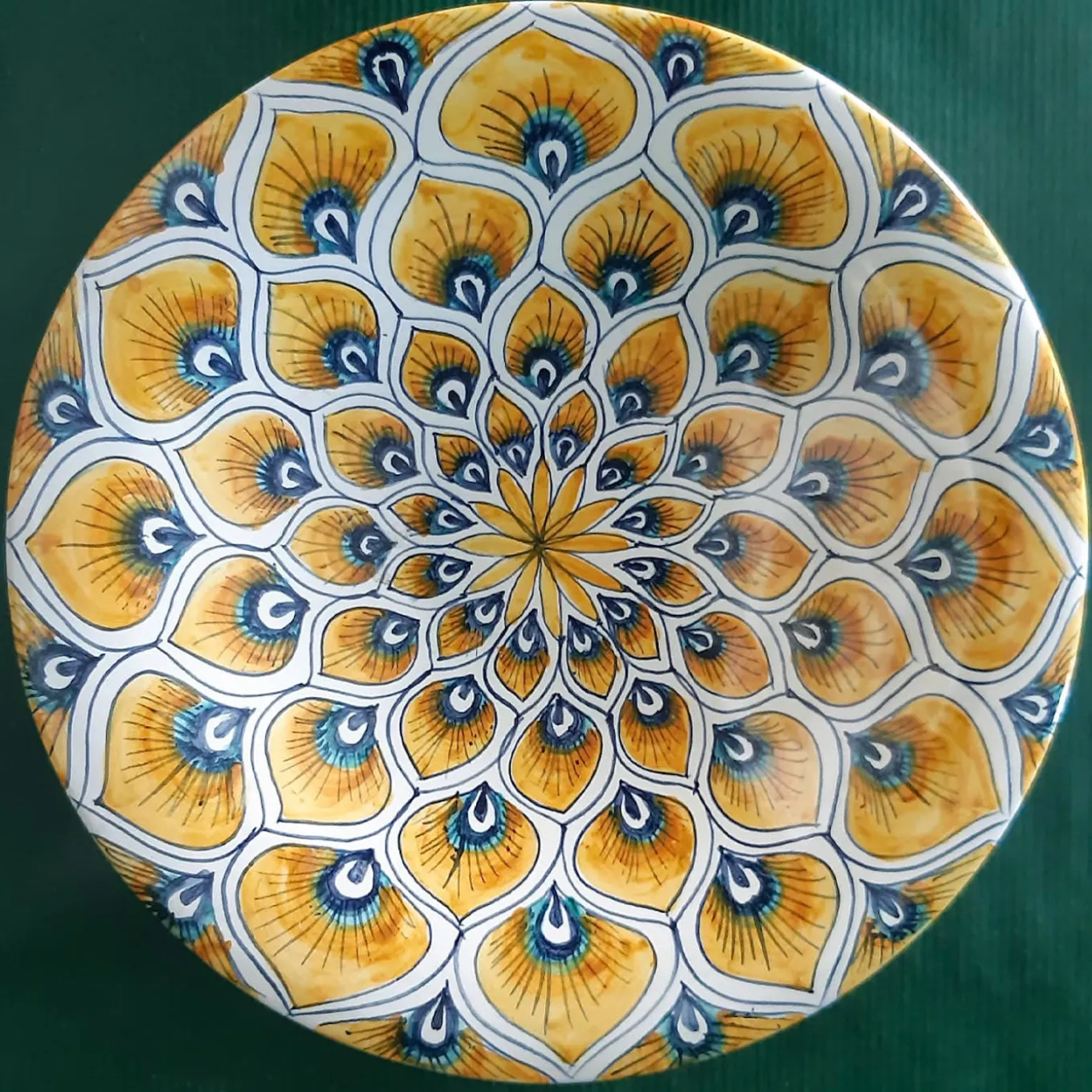 Piuma di pavone gialla ⌀ Piatto decorativo da 25 cm