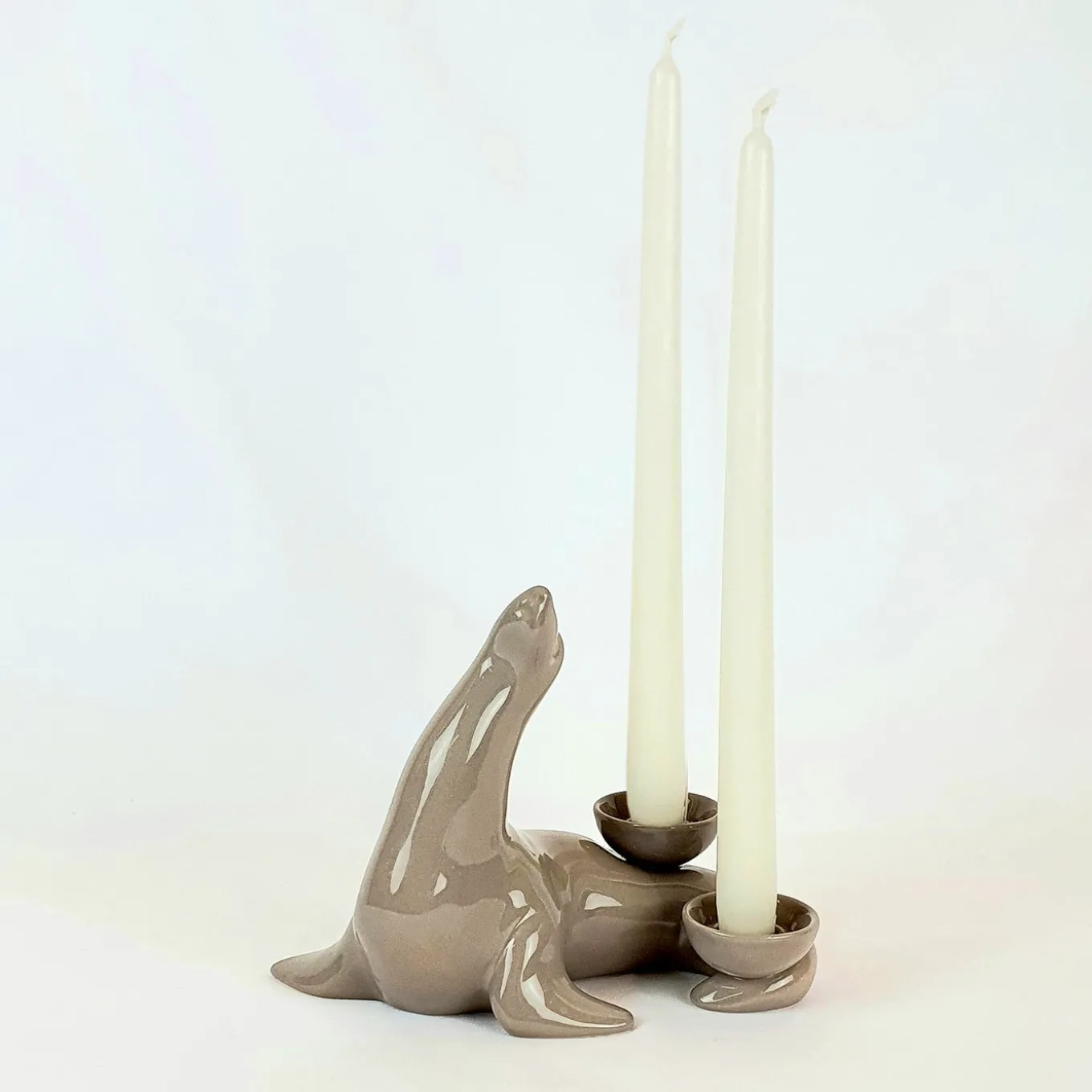 Portacandele in Ceramica Fiamme Bestiali Foca Taupe