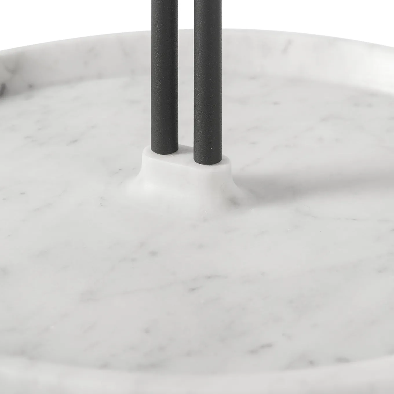 Portaombrelli Pietra L07 in marmo Bianco Carrara di Piero Lissoni