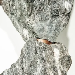 Scultura a testa in giù
