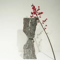 Scultura a testa in giù