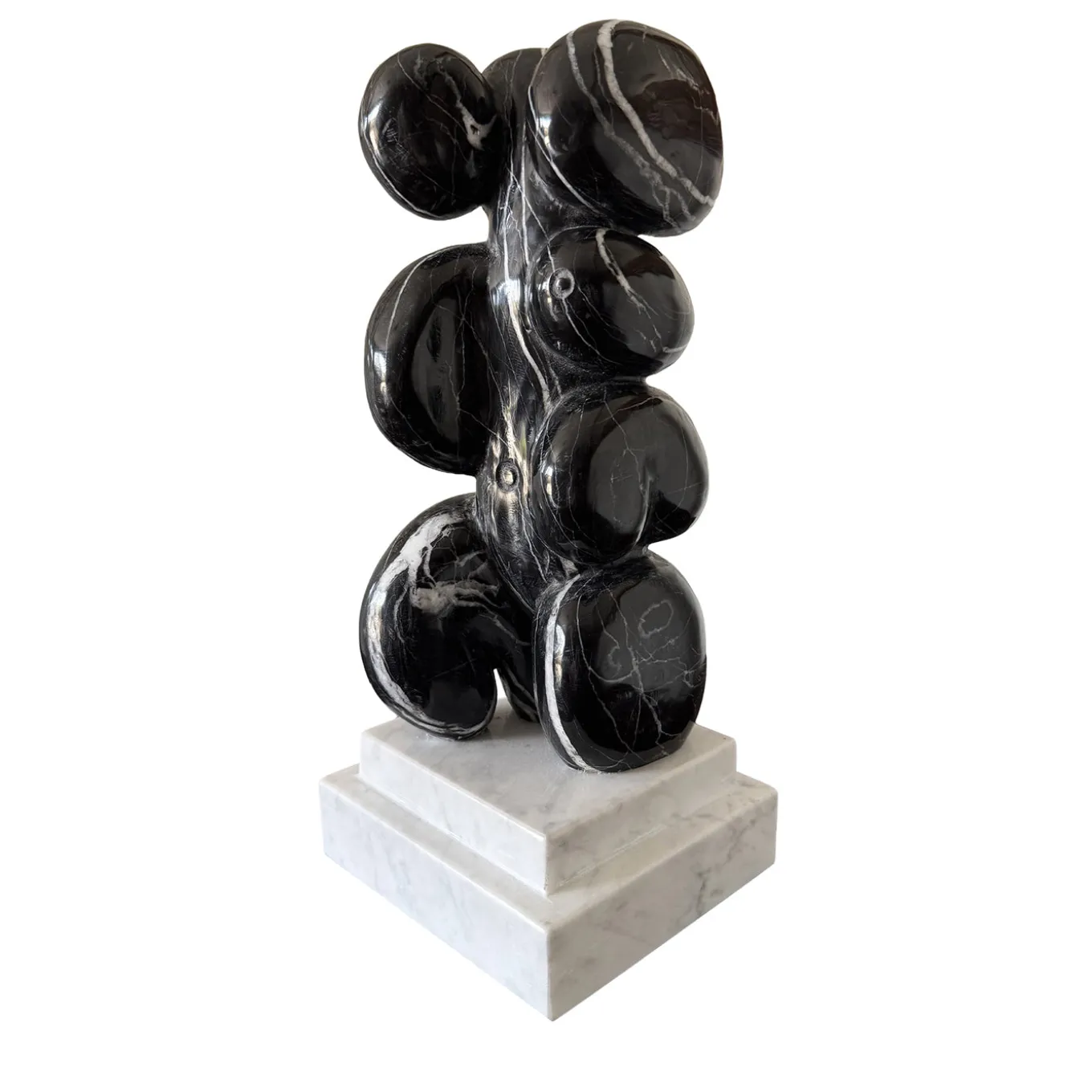 Scultura Abbracci in Marmo Nero Venato su Base Bianca di Piero Speranza